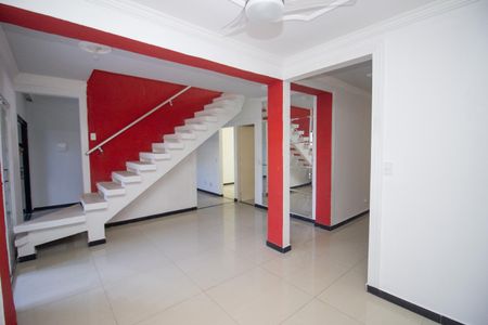 Sala de casa para alugar com 4 quartos, 300m² em Pedra Azul, Contagem