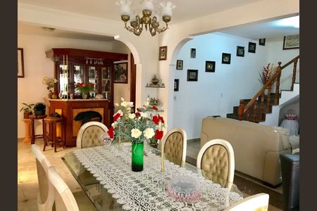 Casa à venda com 3 quartos, 240m² em Jabaquara, São Paulo