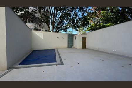 Apartamento à venda com 68m², 2 quartos e 2 vagasÁrea comum - Piscina
