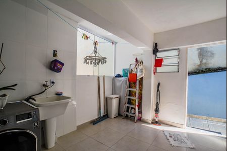 Casa à venda com 210m², 4 quartos e 2 vagasÁrea de Serviço 1