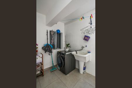 Casa à venda com 210m², 4 quartos e 2 vagasÁrea de Serviço 1