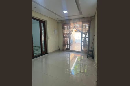 Casa à venda com 3 quartos, 200m² em Moinho Velho, São Paulo