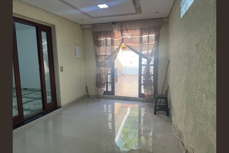 Casa à venda com 3 quartos, 200m² em Moinho Velho, São Paulo