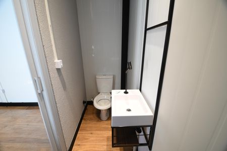 Banheiro de kitnet/studio para alugar com 1 quarto, 20m² em Parque dos Pomares, Campinas