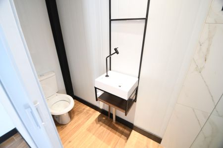 Banheiro de kitnet/studio para alugar com 1 quarto, 20m² em Parque dos Pomares, Campinas