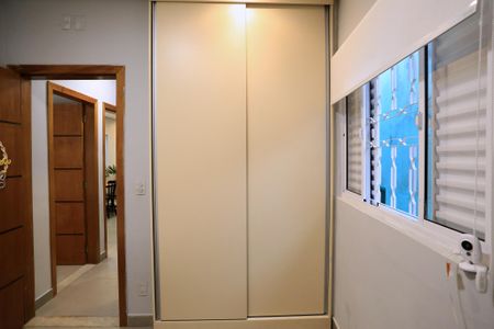 Casa à venda com 200m², 2 quartos e 2 vagasQuarto