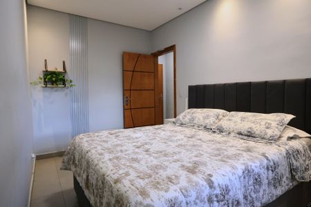 Casa à venda com 200m², 2 quartos e 2 vagasSuíte