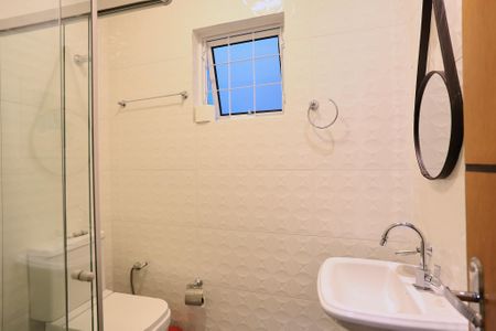 Casa à venda com 200m², 2 quartos e 2 vagasBanheiro