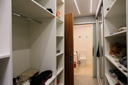 Closet da suíte de casa à venda com 2 quartos, 200m² em Sagrada Família, Belo Horizonte