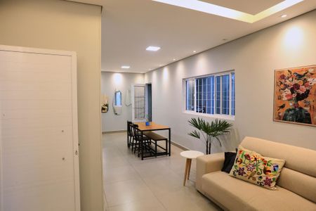 Casa à venda com 200m², 2 quartos e 2 vagasSala/Cozinha