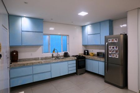 Casa à venda com 200m², 2 quartos e 2 vagasSala/Cozinha