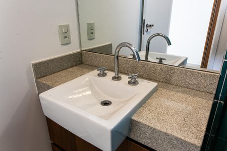 Apartamento para alugar com 76m², 3 quartos e 2 vagas Apartamento para alugar com 76m², 3 quartos e 2 vagasBanheiro da Suíte