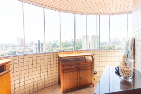 Apartamento à venda com 156m², 3 quartos e 4 vagasvaranda