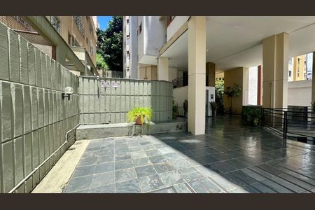 Apartamento à venda com 77m², 2 quartos e 1 vagaÁrea comum 