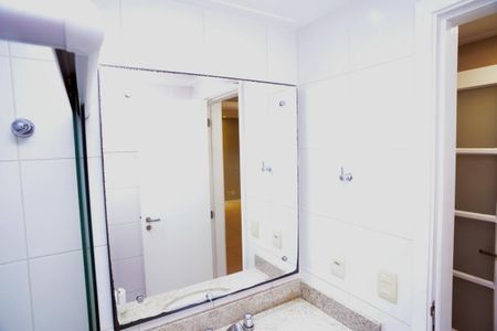 Apartamento para alugar com 133m², 4 quartos e 2 vagas Apartamento para alugar com 133m², 4 quartos e 2 vagasBanheiro Social