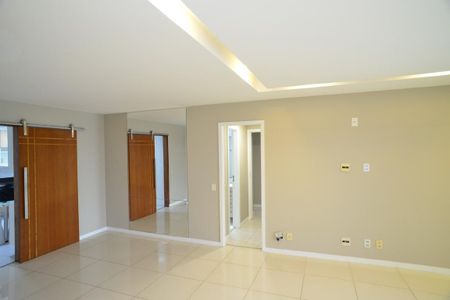 Apartamento para alugar com 133m², 4 quartos e 2 vagas Apartamento para alugar com 133m², 4 quartos e 2 vagasSala