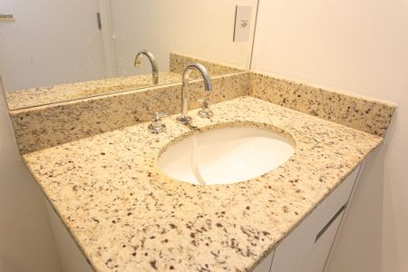 Apartamento para alugar com 66m², 2 quartos e 1 vaga Apartamento para alugar com 66m², 2 quartos e 1 vagaBanheiro da Suíte