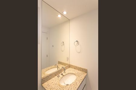 Apartamento para alugar com 66m², 2 quartos e 1 vaga Apartamento para alugar com 66m², 2 quartos e 1 vagaBanheiro da Suíte