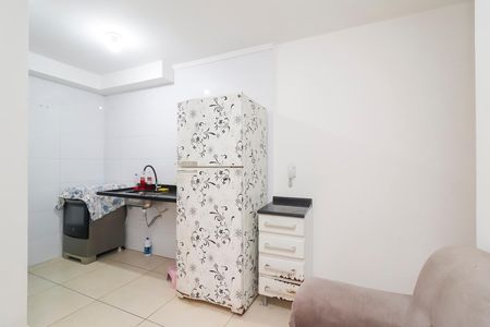 Sala/Cozinha de casa de condomínio para alugar com 2 quartos, 40m² em Conjunto Residencial José Bonifácio, São Paulo