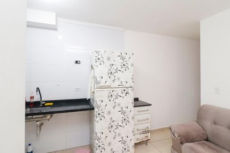 Sala/Cozinha de casa de condomínio para alugar com 2 quartos, 40m² em Conjunto Residencial José Bonifácio, São Paulo