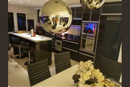 Apartamento para alugar com 84m², 1 quarto e 2 vagas Apartamento para alugar com 84m², 1 quarto e 2 vagasCozinha