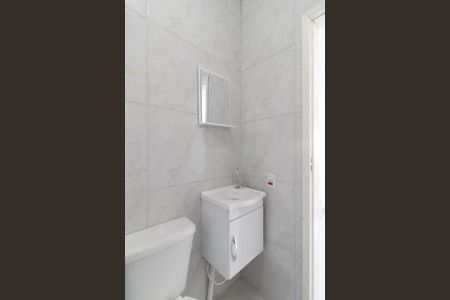 Banheiro de apartamento para alugar com 1 quarto, 50m² em Azenha, Porto Alegre