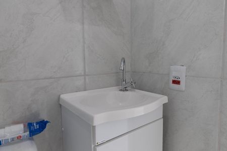 Banheiro de apartamento para alugar com 1 quarto, 50m² em Azenha, Porto Alegre