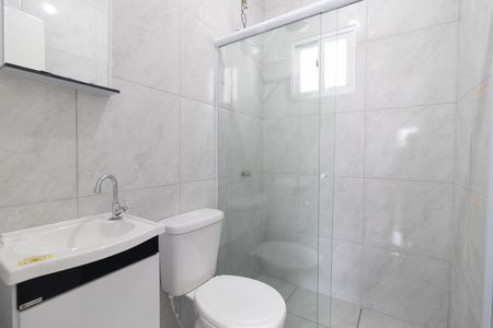 Banheiro de apartamento para alugar com 1 quarto, 50m² em Azenha, Porto Alegre