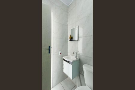 Banheiro  de kitnet/studio para alugar com 1 quarto, 50m² em Azenha, Porto Alegre