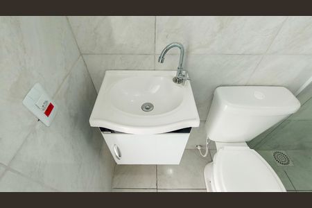 Banheiro  de kitnet/studio para alugar com 1 quarto, 50m² em Azenha, Porto Alegre