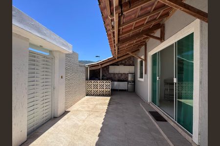 Casa de condomínio à venda com 180m², 4 quartos e 3 vagasÁrea externa