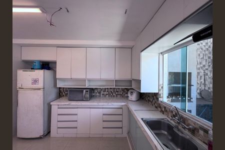 Casa de condomínio à venda com 180m², 4 quartos e 3 vagasCozinha
