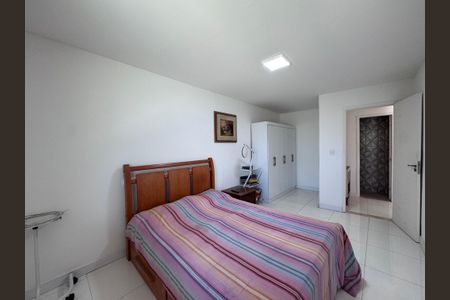 Casa de condomínio à venda com 180m², 4 quartos e 3 vagasQuarto 3