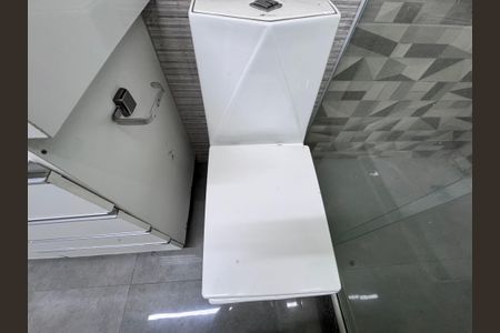 Casa de condomínio à venda com 180m², 4 quartos e 3 vagasSuíte - Banheiro