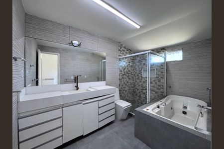 Casa de condomínio à venda com 180m², 4 quartos e 3 vagasSuíte - Banheiro