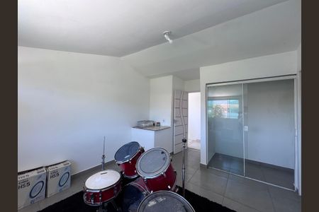 Casa de condomínio à venda com 180m², 4 quartos e 3 vagasSuíte