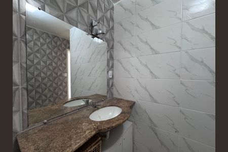 Casa de condomínio à venda com 180m², 4 quartos e 3 vagasBanheiro Social