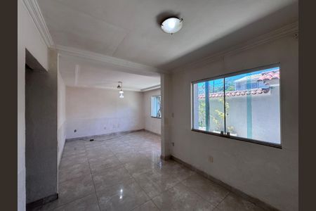 Casa de condomínio à venda com 200m², 2 quartos e 5 vagasSala