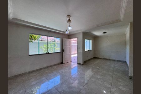Sala de casa à venda com 2 quartos, 200m² em Vargem Grande, Rio de Janeiro