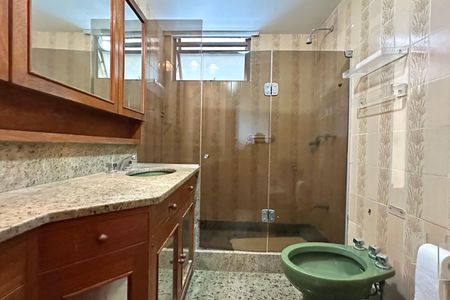 Apartamento para alugar com 250m², 3 quartos e 2 vagas