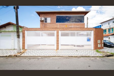Fachada de casa de condomínio para alugar com 2 quartos, 55m² em Maracanã, Praia Grande