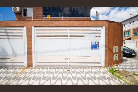 Fachada de casa de condomínio para alugar com 2 quartos, 55m² em Maracanã, Praia Grande