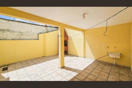 Casa para alugar com 160m², 2 quartos e 2 vagas Casa para alugar com 160m², 2 quartos e 2 vagasQuintal