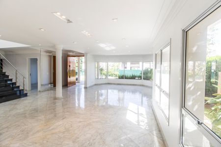 Sala de casa de condomínio à venda com 3 quartos, 530m² em Residencial Dois (Tambore), Santana de Parnaíba