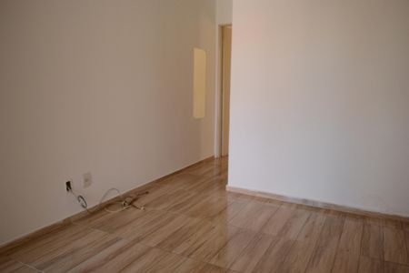 Sala de casa de condomínio para alugar com 2 quartos, 80m² em Jardim Sao Luiz, Suzano