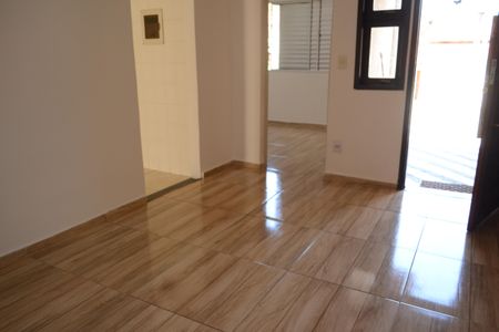 Sala de casa de condomínio para alugar com 2 quartos, 80m² em Jardim Sao Luiz, Suzano