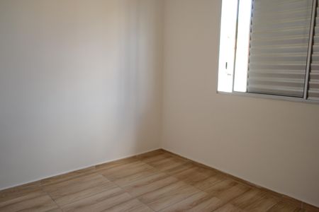 Quarto de casa de condomínio para alugar com 2 quartos, 80m² em Jardim Sao Luiz, Suzano