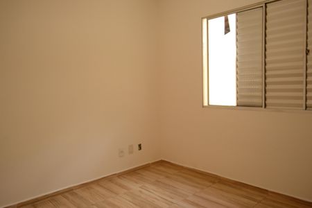 Quarto  de casa de condomínio para alugar com 2 quartos, 80m² em Jardim Sao Luiz, Suzano