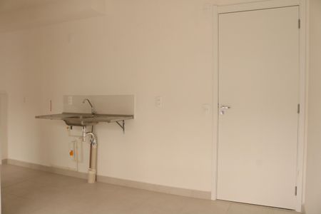 Sala de apartamento para alugar com 2 quartos, 33m² em Parque Industrial Tomas Edson, São Paulo