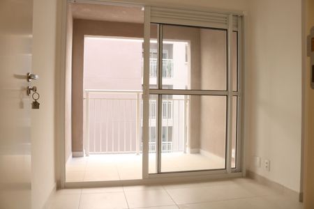 Sala de apartamento para alugar com 2 quartos, 33m² em Parque Industrial Tomas Edson, São Paulo